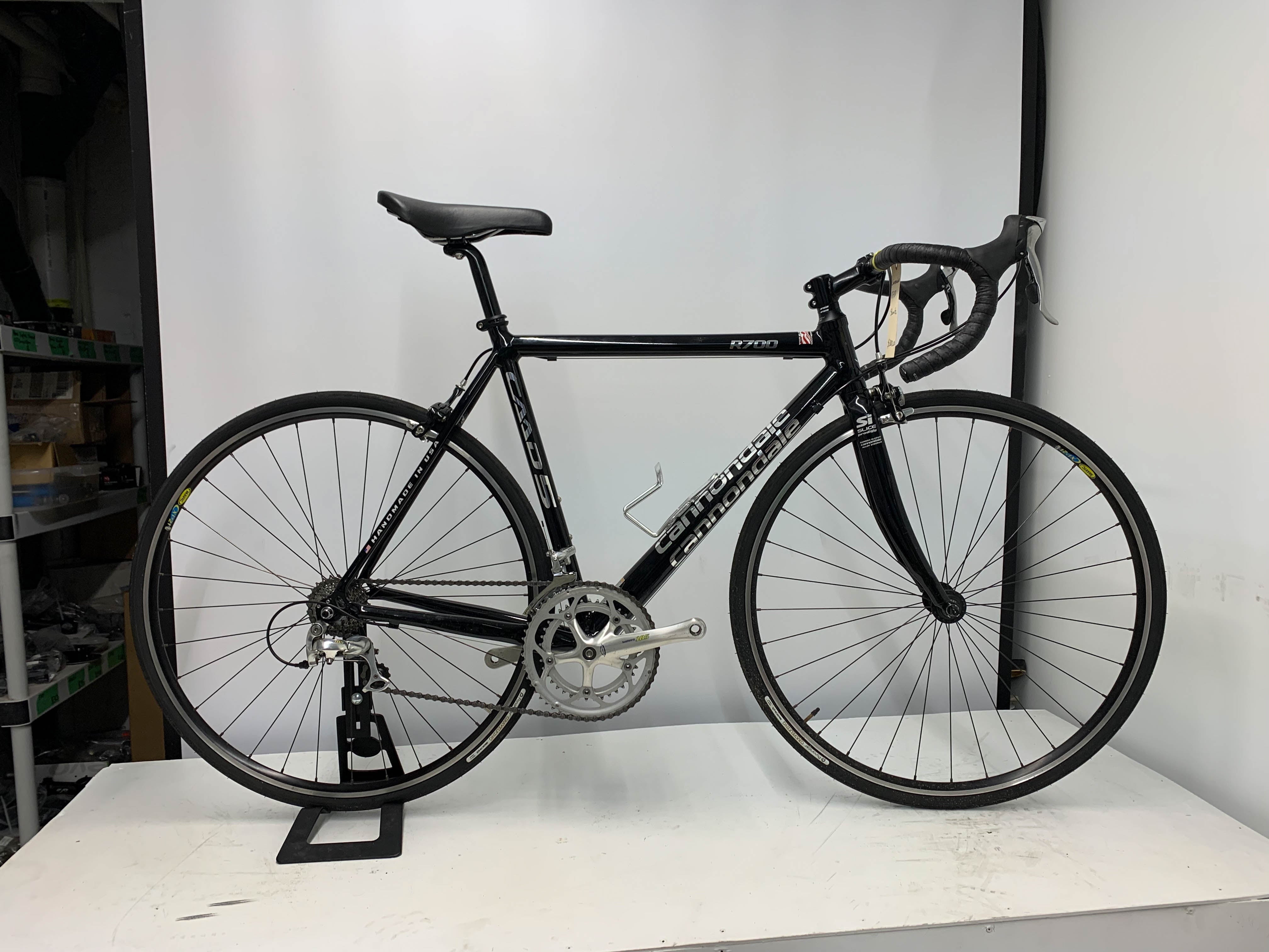 Cannondale R700 Road Bike – Gremlins Bicycle Emporium