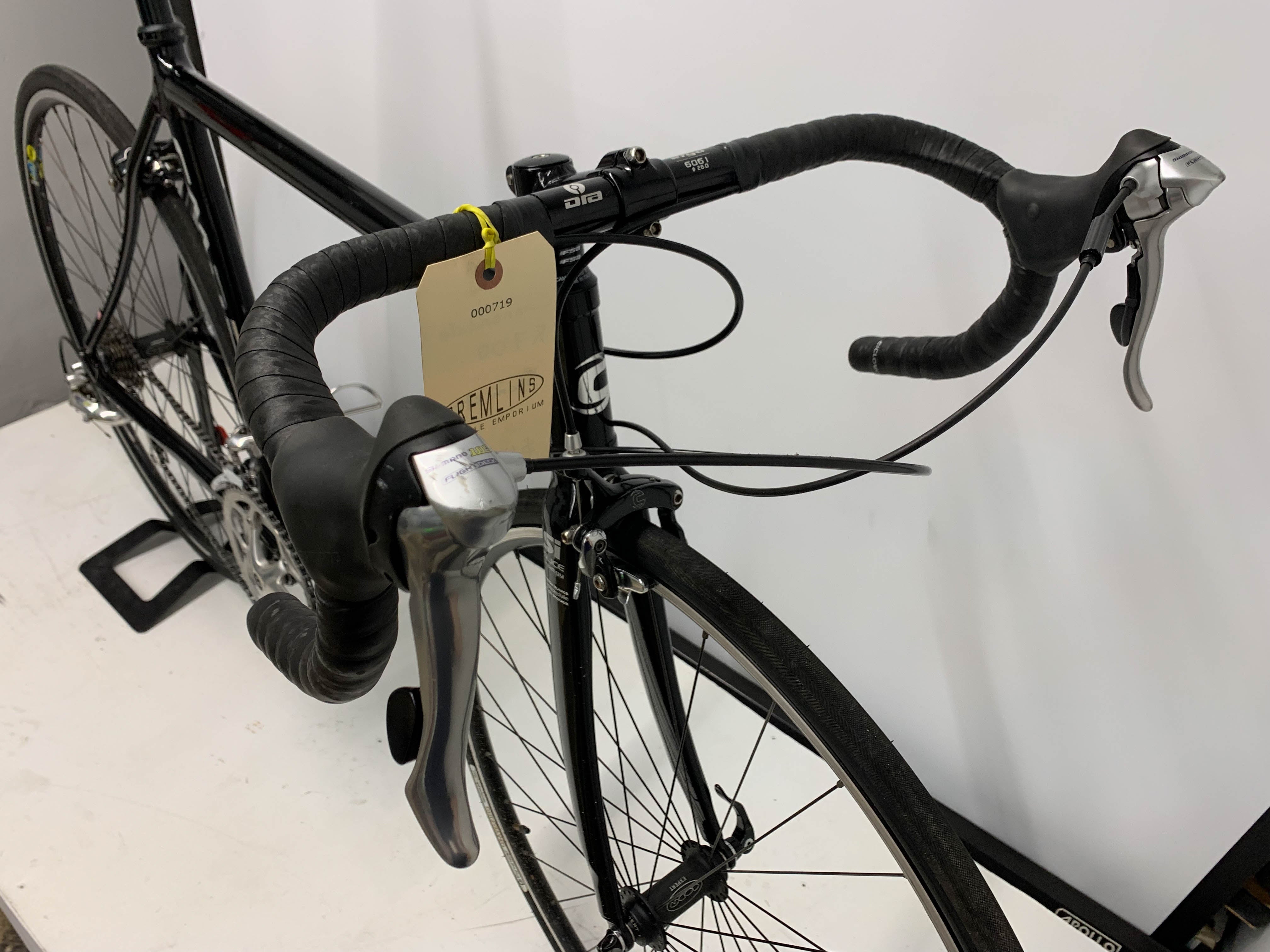 Cannondale R700 Road Bike – Gremlins Bicycle Emporium